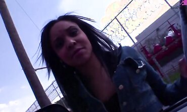 Jaslin Diaz Is An All natural Beauty That Loves Cock