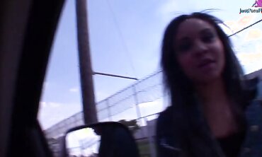 Jaslin Diaz Is An All natural Beauty That Loves Cock