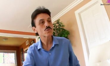 Jamie Applegate Has A Sissy Husband And Needs Good Sex