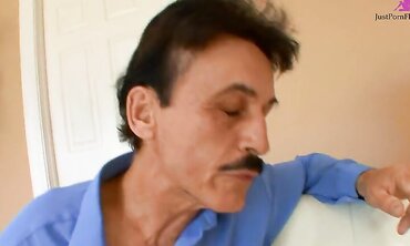 Jamie Applegate Has A Sissy Husband And Needs Good Sex