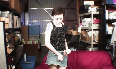 Zoe Voss Is A Teen Babysitter