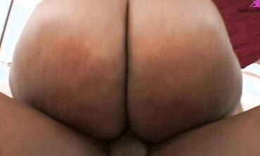 Decollecter Has Those Thunder Thighs Men Love
