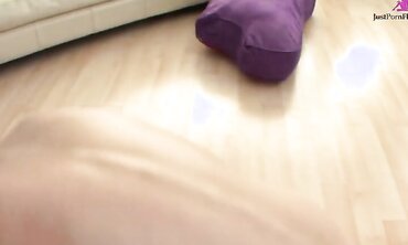Elaina Raye Gets Her Pussy Eaten
