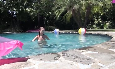 Blonde Teen Jonni Hennessy Fucking For Internal Creampie