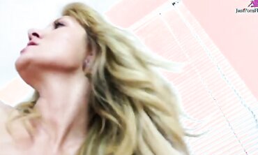 Emily Kae Gets Her Vagina Worshiped Gaped And Jizzed On