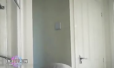 Spione den Vater beim Sex aus und schlüpfen in einen Plan