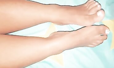 Ebony Goddess Bae Teases With Her Princess Toes and Feet