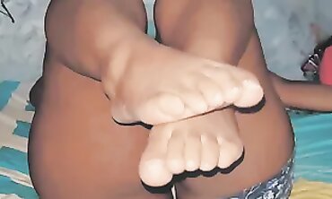 Ebony Goddess Bae Teases With Her Princess Toes and Feet