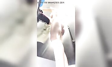 Voyeur Spies on Hot Amateur Athlete