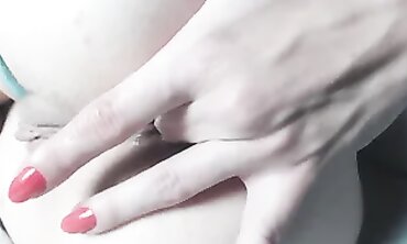 Ultra-Cute Ursula CloseUp Gets Fingered Anal