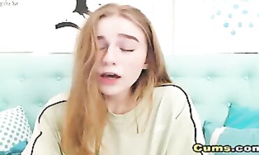 Bombshell Gets Wild and Solo Climax on Webcam