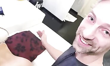 Serina Gomez Amateur Casting: Squirting Handjob & Blowjob
