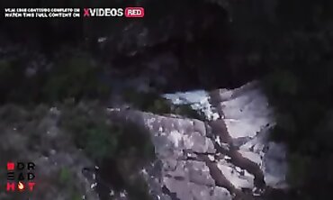 Flagra: Gostosa Latina Fode na Cachoeira