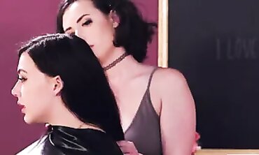 Sexy BFFs Share A Hot Threesome - MILF Pornstar Facesitting on Blonde
