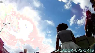 Flagra de Novinha Mulatinha com Upskirt