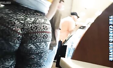 Candid Thick Black Babe Shows Off Juicy Ass in Pants