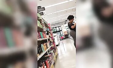 Ran's Mega African Rump: Walgreens Slink Shots Part 1