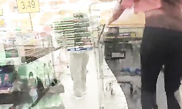 MZ Bounces in Leggings: BBW Monster Ass Witness