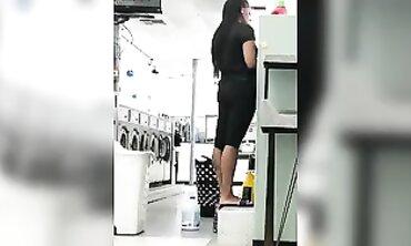 Ebony Beauty Caught Sneaking Shots in Leggings