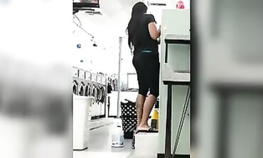 Ebony Beauty Caught Sneaking Shots in Leggings