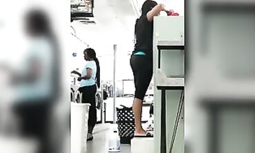 Ebony Beauty Caught Sneaking Shots in Leggings