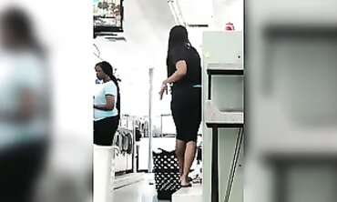 Ebony Beauty Caught Sneaking Shots in Leggings