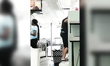 Ebony Beauty Caught Sneaking Shots in Leggings