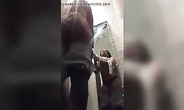 African Beauty Twerking and Changing in the Bedroom