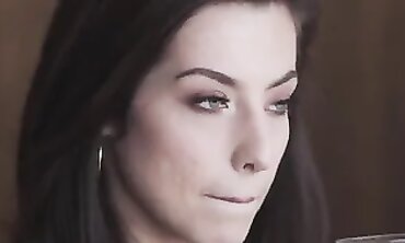 Christmas Special! Big Butt Babe Gives A Ride On Her Jaw-Dropping Donkey