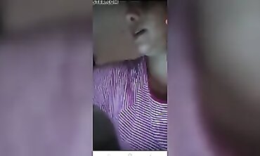 Classy 18-Year-Old Babe Chats on Periscope