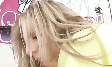 Lynn's College Anal Debut: Booty to Facehole