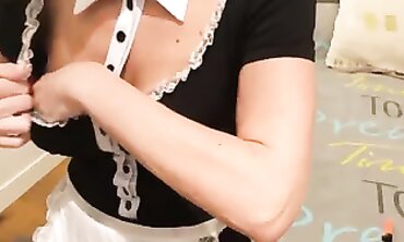 Une Milf Amateur Montre Ses Seins en Public