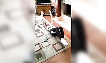 Putita Calentando su Cuerpo con Juguete Sexual