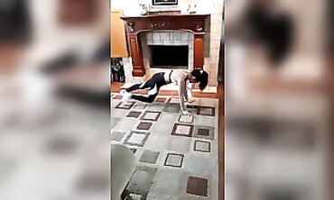 Putita Calentando su Cuerpo con Juguete Sexual