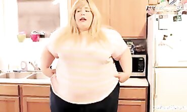 SSBBW Jae Steps On The Scale