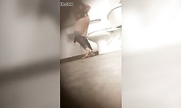 Japanese Bathroom Spy Voyeur: Pissing Ladies