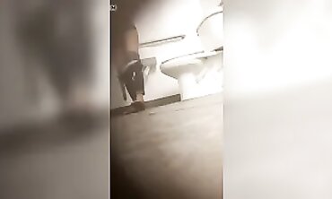 Japanese Bathroom Spy Voyeur: Pissing Ladies