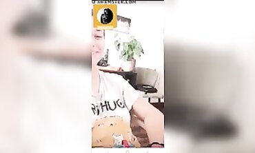 19-Year-Old Amateur Chats and Taunts on Periscope