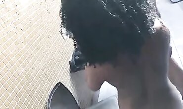 Ebony Novinha Gets Fucked in the Pool
