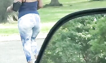 Bow Shows Off Her Huge Mature Ass