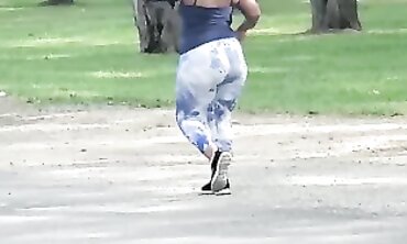 Bow Shows Off Her Huge Mature Ass