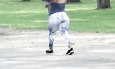 Bow Shows Off Her Huge Mature Ass