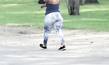 Bow Shows Off Her Huge Mature Ass