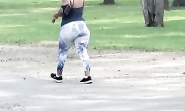 Bow Shows Off Her Huge Mature Ass