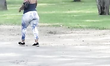 Bow Shows Off Her Huge Mature Ass