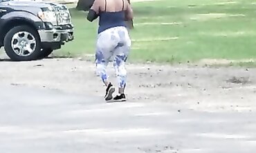 Bow Shows Off Her Huge Mature Ass