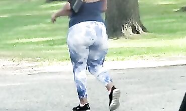Bow Shows Off Her Huge Mature Ass