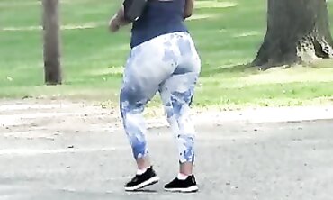 Bow Shows Off Her Huge Mature Ass