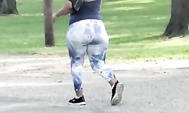 Bow Shows Off Her Huge Mature Ass
