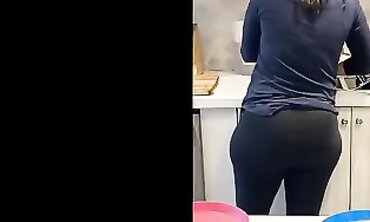 Latina MILF Shows Off Her Huge Ass in Latex